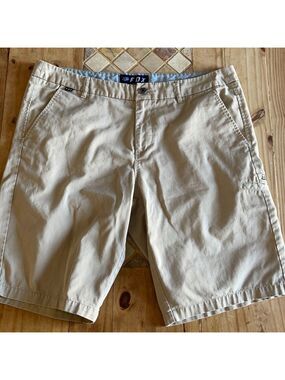 Men’s Fox shorts size 38🔥